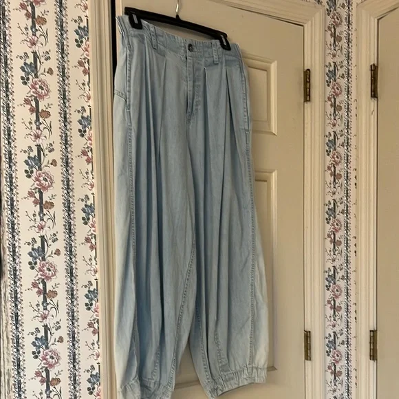 Free People barrel light wash jeans size XS - Picture 1 of 7